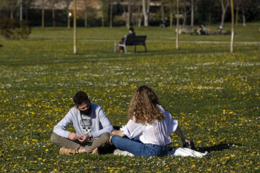 Calor y temperaturas agradables en los primeros día de la primavera en Pamplona.