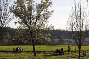 Calor y temperaturas agradables en los primeros día de la primavera en Pamplona.