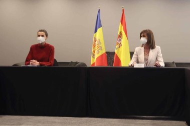 Las máximas autoridades andorranas han recibido este jueves a mediodía a los Reyes Don Felipe y Doña Letizia, de visita oficial en el Principado, donde se recibe por primera vez a un jefe de Estado español.