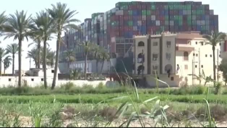 Vídeo del carguero encallado en el Canal de Suez