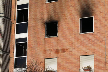 Un hombre de 33 años murió en el incendio de un piso en la localidad de Mendillorri.
