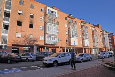 Un hombre de 33 años murió en el incendio de un piso en la localidad de Mendillorri.