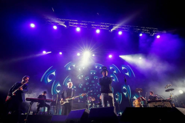 Se ha realizado un cribado masivo entre los 5.000 asistentes al concierto y se han repartido mascarillas FFP2 a la entrada para poder disfrutar del espectáculo sin tener que cumplir la distancia de seguridad.