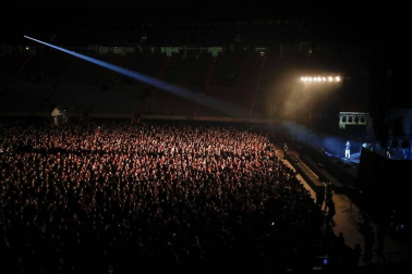 Se ha realizado un cribado masivo entre los 5.000 asistentes al concierto y se han repartido mascarillas FFP2 a la entrada para poder disfrutar del espectáculo sin tener que cumplir la distancia de seguridad.
