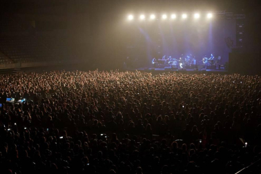 Se ha realizado un cribado masivo entre los 5.000 asistentes al concierto y se han repartido mascarillas FFP2 a la entrada para poder disfrutar del espectáculo sin tener que cumplir la distancia de seguridad.