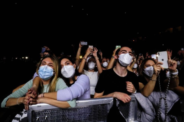 Se ha realizado un cribado masivo entre los 5.000 asistentes al concierto y se han repartido mascarillas FFP2 a la entrada para poder disfrutar del espectáculo sin tener que cumplir la distancia de seguridad.