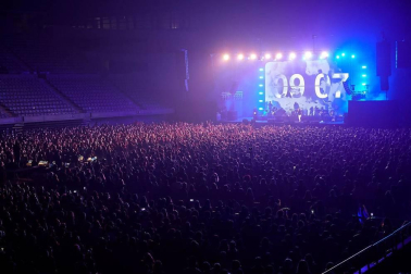 Se ha realizado un cribado masivo entre los 5.000 asistentes al concierto y se han repartido mascarillas FFP2 a la entrada para poder disfrutar del espectáculo sin tener que cumplir la distancia de seguridad.