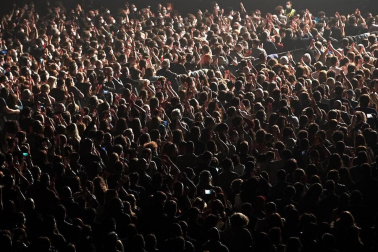 Se ha realizado un cribado masivo entre los 5.000 asistentes al concierto y se han repartido mascarillas FFP2 a la entrada para poder disfrutar del espectáculo sin tener que cumplir la distancia de seguridad.