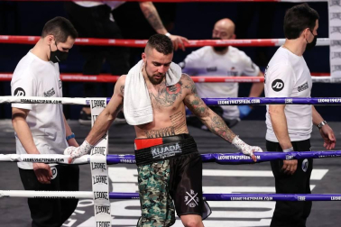 El navarro David Soria, 'Infierno', se quedó sin revalidar el título y cayó en tres asaltos contra José Gregorio 'La Sombra' en una velada celebrada en el Navarra Arena.