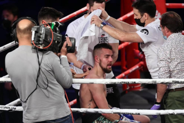 El navarro David Soria, 'Infierno', se quedó sin revalidar el título y cayó en tres asaltos contra José Gregorio 'La Sombra' en una velada celebrada en el Navarra Arena.
