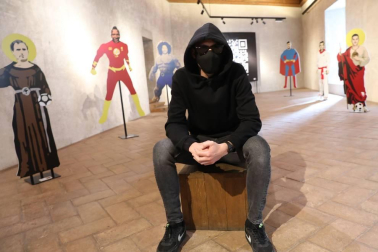 El creador ha protagonizado su primera rueda de prensa y mantiene el anonimato dos años después de comenzar su carrera como artista gráfico.