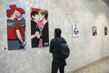 El creador ha protagonizado su primera rueda de prensa y mantiene el anonimato dos años después de comenzar su carrera como artista gráfico.