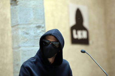 El creador ha protagonizado su primera rueda de prensa y mantiene el anonimato dos años después de comenzar su carrera como artista gráfico.