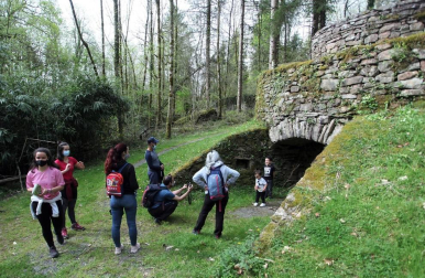Los amantes de la naturaleza aprovecharon este Jueves Santo, 1 de abril, para visitar el Señorío de Bertiz donde se reanudaron los senderos cerrados antes por las medidas contra el coronavirus.
