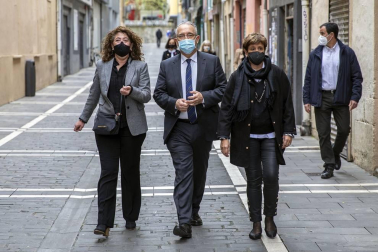 En tiempo de pandemia, en un ambiente recogido en la iglesia de San Agustín, en el Casco Antiguo, se renovó este jueves el Voto de las Cinco Llagas, el agradecimiento municipal por haber librado a la ciudad de la peste, en 1599, “cuando los pamploneses descubrieron lo frágiles y vulnerables que eran”.