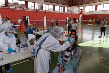 El departamento de Salud está llevando a cabo este viernes, 2 de abril, un cribado en Arguedas ante el incremento de positivos de Covid-19 registrado en los últimos días.