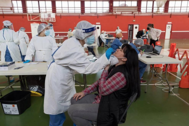 El departamento de Salud está llevando a cabo este viernes, 2 de abril, un cribado en Arguedas ante el incremento de positivos de Covid-19 registrado en los últimos días.