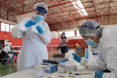 El departamento de Salud está llevando a cabo este viernes, 2 de abril, un cribado en Arguedas ante el incremento de positivos de Covid-19 registrado en los últimos días.