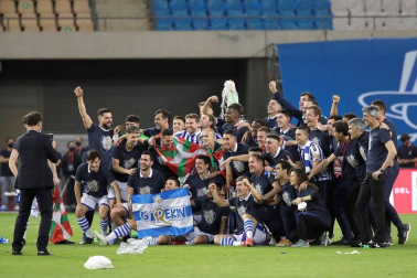 La Real Sociedad se proclamó campeona de la Copa del Rey de la pasada temporada, aplazada por la pandemia de coronavirus, al ganar por 0-1 al Athletic Club con un gol de penalti marcado por Mikel Oyarzábal.