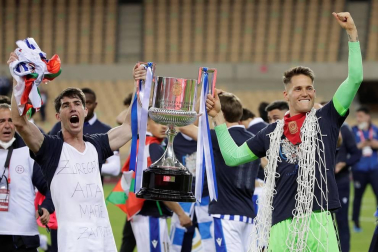 La Real Sociedad se proclamó campeona de la Copa del Rey de la pasada temporada, aplazada por la pandemia de coronavirus, al ganar por 0-1 al Athletic Club con un gol de penalti marcado por Mikel Oyarzábal.