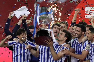 La Real Sociedad se proclamó campeona de la Copa del Rey de la pasada temporada, aplazada por la pandemia de coronavirus, al ganar por 0-1 al Athletic Club con un gol de penalti marcado por Mikel Oyarzábal.