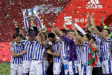 La Real Sociedad se proclamó campeona de la Copa del Rey de la pasada temporada, aplazada por la pandemia de coronavirus, al ganar por 0-1 al Athletic Club con un gol de penalti marcado por Mikel Oyarzábal.