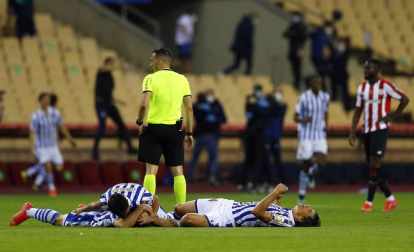 La Real Sociedad se proclamó campeona de la Copa del Rey de la pasada temporada, aplazada por la pandemia de coronavirus, al ganar por 0-1 al Athletic Club con un gol de penalti marcado por Mikel Oyarzábal.