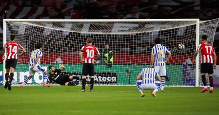 La Real Sociedad se proclamó campeona de la Copa del Rey de la pasada temporada, aplazada por la pandemia de coronavirus, al ganar por 0-1 al Athletic Club con un gol de penalti marcado por Mikel Oyarzábal.
