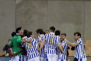 La Real Sociedad se proclamó campeona de la Copa del Rey de la pasada temporada, aplazada por la pandemia de coronavirus, al ganar por 0-1 al Athletic Club con un gol de penalti marcado por Mikel Oyarzábal.