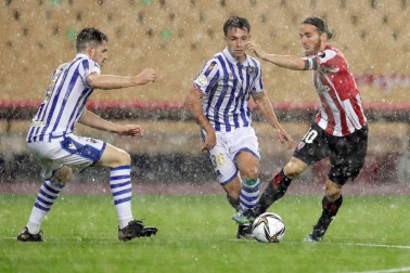 La Real Sociedad se proclamó campeona de la Copa del Rey de la pasada temporada, aplazada por la pandemia de coronavirus, al ganar por 0-1 al Athletic Club con un gol de penalti marcado por Mikel Oyarzábal.