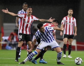La Real Sociedad se proclamó campeona de la Copa del Rey de la pasada temporada, aplazada por la pandemia de coronavirus, al ganar por 0-1 al Athletic Club con un gol de penalti marcado por Mikel Oyarzábal.