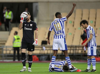La Real Sociedad se proclamó campeona de la Copa del Rey de la pasada temporada, aplazada por la pandemia de coronavirus, al ganar por 0-1 al Athletic Club con un gol de penalti marcado por Mikel Oyarzábal.