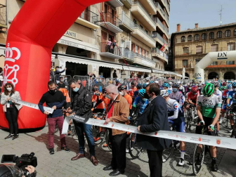 Salida del Gran Premio Miguel Induráin.