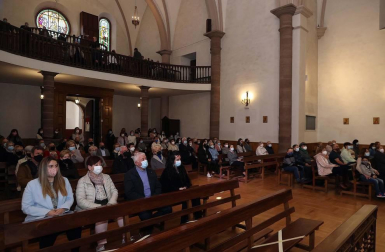 Cuatro bolantes bailan en Valcarlos en un día sin fiesta grande