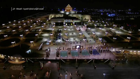 En un espectacular desfile, 22 momias de reyes y reinas del Imperio Nuevo (siglos XVI - XI a.C.) abandonaron este sábado el Museo Egipcio y recorrieron El Cairo a bordo de vehículos blindados con decoración faraónica, acompañados por guardas a caballo y sacerdotes como en la antigüedad.