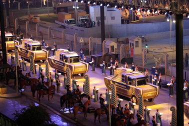 En un espectacular desfile, 22 momias de reyes y reinas del Imperio Nuevo (siglos XVI - XI a.C.) abandonaron este sábado el Museo Egipcio y recorrieron El Cairo a bordo de vehículos blindados con decoración faraónica, acompañados por guardas a caballo y sacerdotes como en la antigüedad.