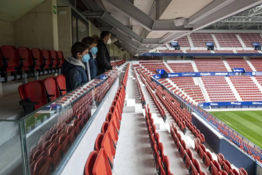 Imágenes de la primera visita guiada para socios al estadio de El Sadar tras su reforma.