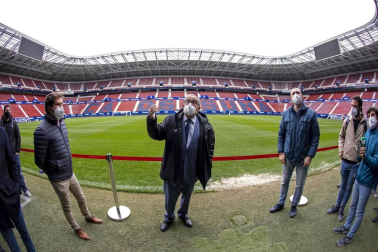Imágenes de la primera visita guiada para socios al estadio de El Sadar tras su reforma.