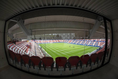 Imágenes de la primera visita guiada para socios al estadio de El Sadar tras su reforma.