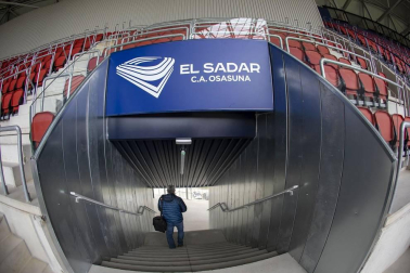 Imágenes de la primera visita guiada para socios al estadio de El Sadar tras su reforma.