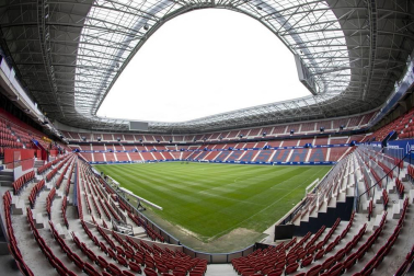 Imágenes de la primera visita guiada para socios al estadio de El Sadar tras su reforma.