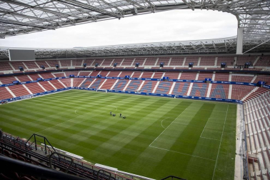 Imágenes de la primera visita guiada para socios al estadio de El Sadar tras su reforma.