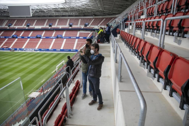 Imágenes de la primera visita guiada para socios al estadio de El Sadar tras su reforma.