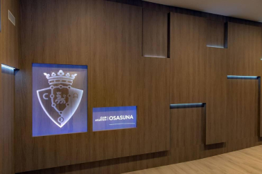 Imágenes de la primera visita guiada para socios al estadio de El Sadar tras su reforma.