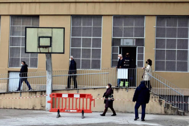 Este sábado, 10 de abril, se abre como centro de vacunación contra el Covid-19 el antiguo Colegio de Maristas, en Pamplona. Se trata de un espacio muy amplio con una importante capacidad para la administración de vacunas. Esta instalación se une a las ya utilizadas con este fin en la comarca de Pamplona, el polideportivo de la UPNA y Forem,