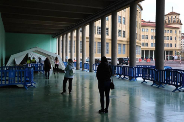 Este sábado, 10 de abril, se ha abierto como centro de vacunación contra el Covid-19 el antiguo Colegio de Maristas, en Pamplona. Se trata de un espacio muy amplio con una importante capacidad para la administración de vacunas. Esta instalación se une a las ya utilizadas con este fin en la comarca de Pamplona, el polideportivo de la UPNA y Forem,
