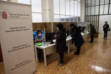 Este sábado, 10 de abril, se ha abierto como centro de vacunación contra el Covid-19 el antiguo Colegio de Maristas, en Pamplona. Se trata de un espacio muy amplio con una importante capacidad para la administración de vacunas. Esta instalación se une a las ya utilizadas con este fin en la comarca de Pamplona, el polideportivo de la UPNA y Forem,