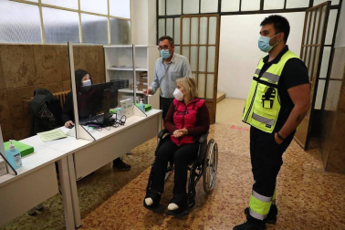 Este sábado, 10 de abril, se ha abierto como centro de vacunación contra el Covid-19 el antiguo Colegio de Maristas, en Pamplona. Se trata de un espacio muy amplio con una importante capacidad para la administración de vacunas. Esta instalación se une a las ya utilizadas con este fin en la comarca de Pamplona, el polideportivo de la UPNA y Forem,