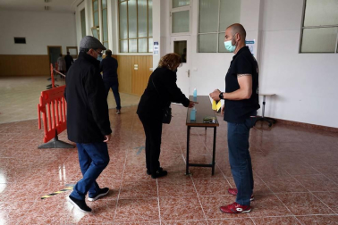 Este sábado, 10 de abril, se ha abierto como centro de vacunación contra el Covid-19 el antiguo Colegio de Maristas, en Pamplona. Se trata de un espacio muy amplio con una importante capacidad para la administración de vacunas. Esta instalación se une a las ya utilizadas con este fin en la comarca de Pamplona, el polideportivo de la UPNA y Forem,