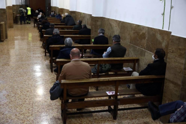 Este sábado, 10 de abril, se abre como centro de vacunación contra el Covid-19 el antiguo Colegio de Maristas, en Pamplona. Se trata de un espacio muy amplio con una importante capacidad para la administración de vacunas. Esta instalación se une a las ya utilizadas con este fin en la comarca de Pamplona, el polideportivo de la UPNA y Forem,